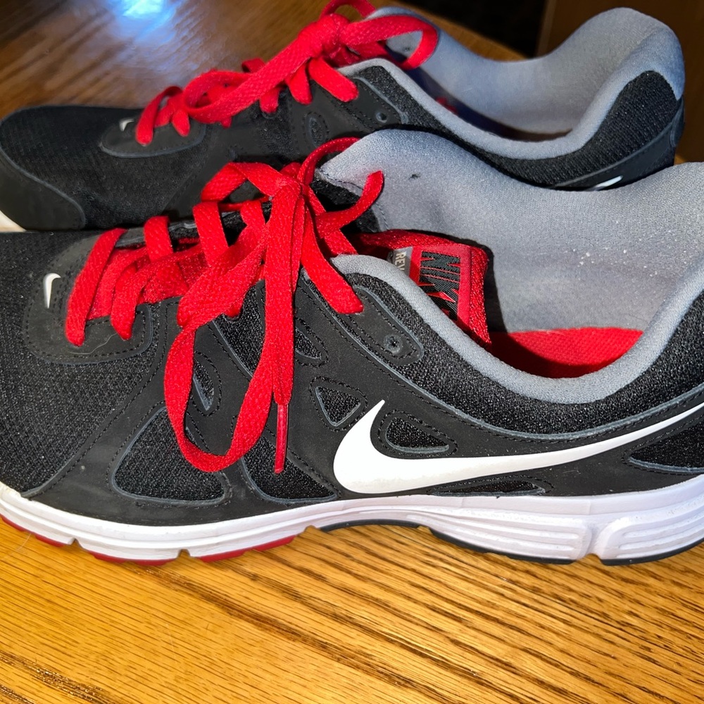 Nike Revolution 2 Mens Running Shoes Size 12 - Like New